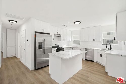 1647 Selby Ave, LOS ANGELES, CA, 90024-5715 | Card Image