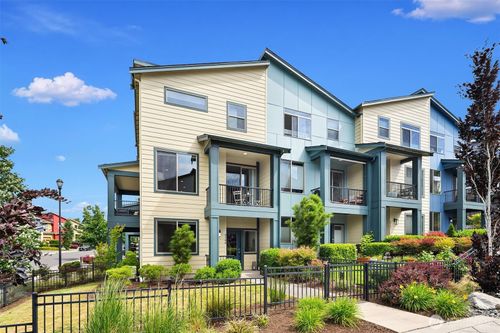 9796 11th Ave Sw, Seattle, WA, 98106-2952 | Card Image