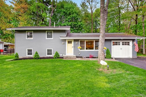19 Scenic Dr, Poughkeepsie, NY, 12603-5529 | Card Image