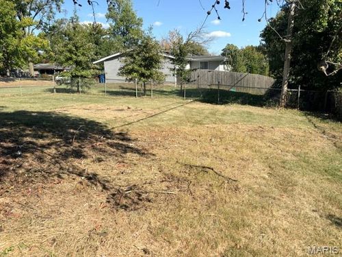 10 Queensbrook Pl, Olivette, MO, 63132-3007 | Card Image