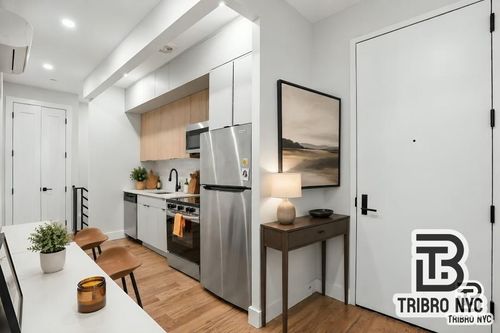 b1-92 Manhattan Ave, New York, NY, 10025-4660 | Card Image