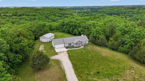 32437 H Ave, Earlham, IA, 50072-5620 | Card Image