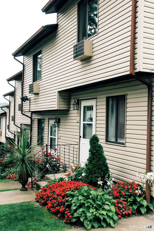 13-13 Santangelo Ter, Derby, CT, 06418 | Card Image