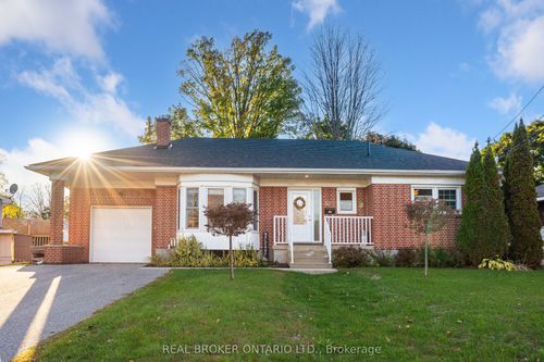 12 Florence St, Smiths Falls, ON, K7A4A3 | Card Image
