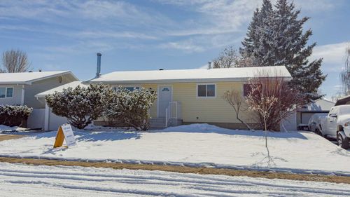 2109 17 Ave, Didsbury, AB, T0M0K0 | Card Image