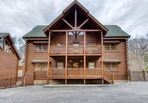 1130 Black Bear Cub Way, Sevierville, TN, 37862-7796 | Card Image