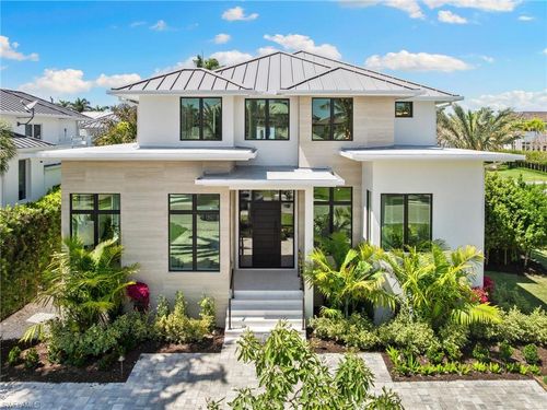 581 14th Ave S, NAPLES, FL, 34102-7113 | Card Image