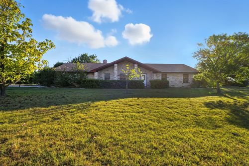 3 Fairview Dr, Round Rock, TX, 78665-9428 | Card Image