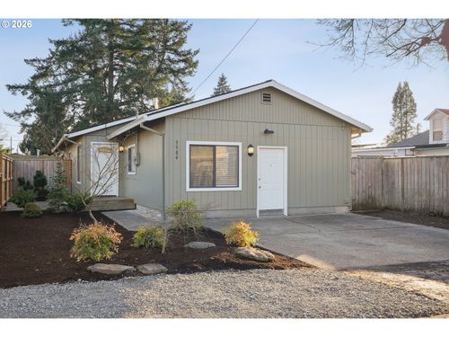 9984 Se Amherst St, Clackamas, OR, 97015-9167 | Card Image