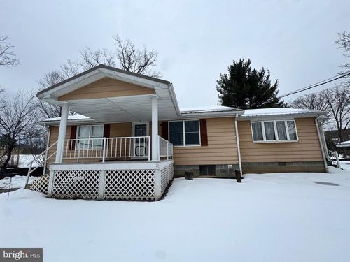 670 Scenic Ln, RIDGELEY, WV, 26753-7062 | Card Image