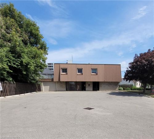 3-325 Fairview Dr, Brantford, ON, N3R2X3 | Card Image