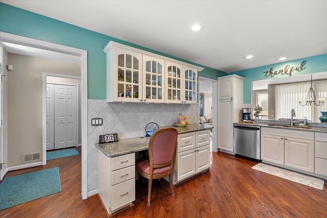 KITCHEN DESK AREA | Image 14