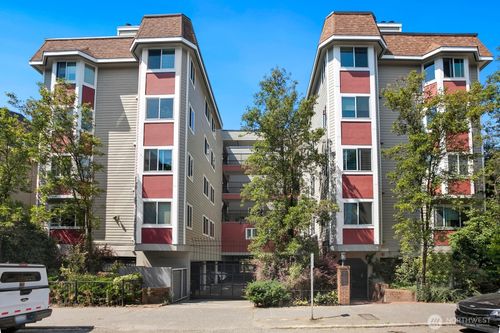 42-1617 Summit Ave, Seattle, WA, 98122-2358 | Card Image