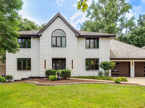 2221 Donegal Dr, Darien, IL, 60561-8461 | Card Image
