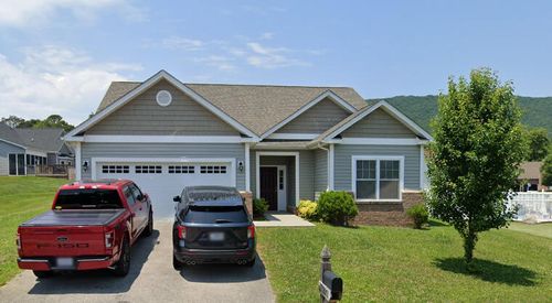 2912 Golden Ivy Dr, Roanoke, VA, 24012-6851 | Card Image