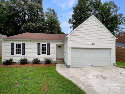 5912 Black Bear Ct, Charlotte, NC, 28214-2293 | Card Image