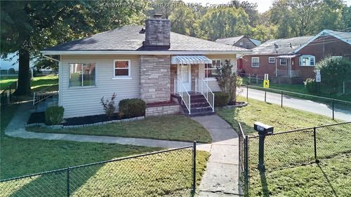 1020 B St, Saint Albans, WV, 25177-2733 | Card Image