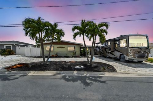 11340 5th St E, TREASURE ISLAND, FL, 33706-3018 | Card Image