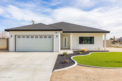 8633 Hickory Dr, California City, CA, 93505-3248 | Card Image