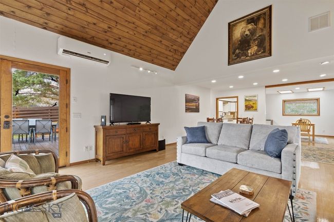 Main House Living Room | Image 12