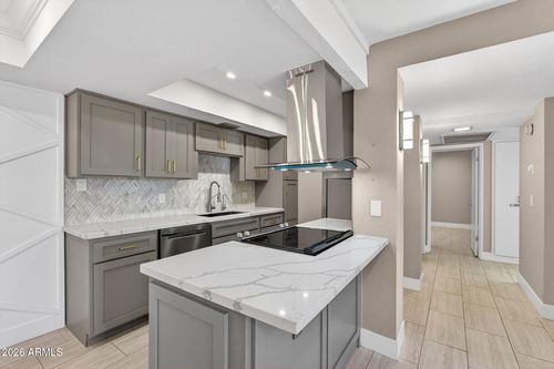 264-7557 N Dreamy Draw Dr, Phoenix, AZ, 85020-4651 | Card Image