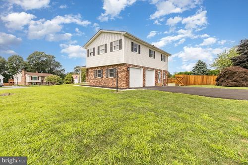 929 Sycamore Ln, LEBANON, PA, 17046-2030 | Card Image