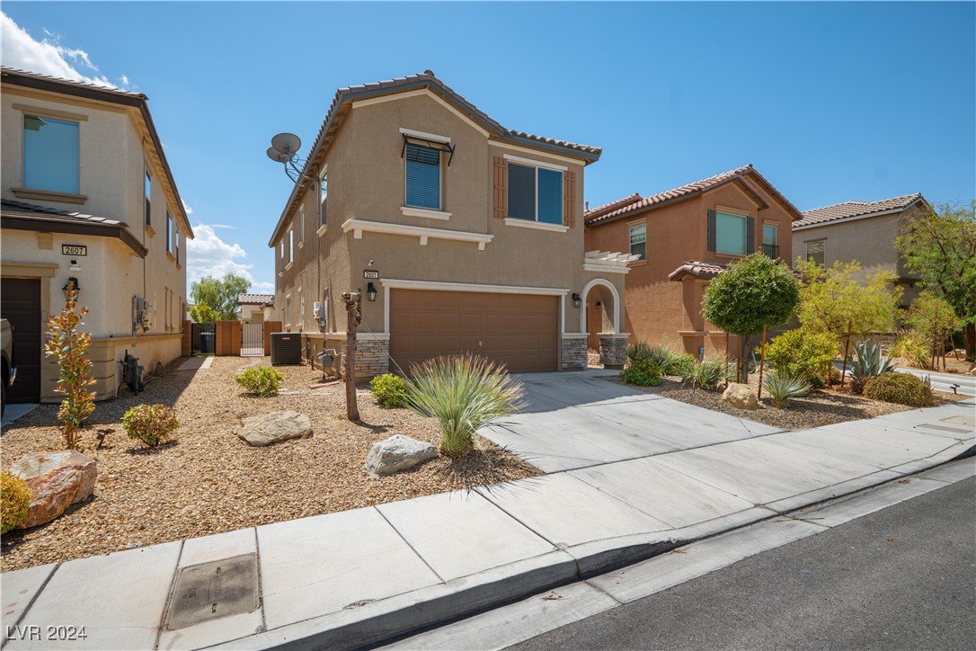 Champagne Topaz Ln, Las Vegas, NV 89120