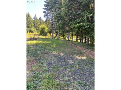 863 C St, Elkton, OR, 97436-7519 | Card Image