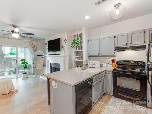 3308 Selwyn Farms Ln, Charlotte, NC, 28209-4028 | Card Image