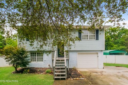 5821 Whisper Wood Rd, Knoxville, TN, 37918-6126 | Card Image