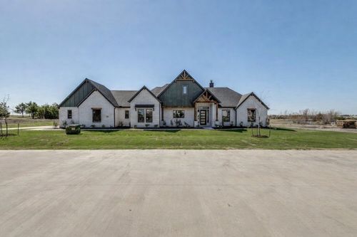 820 Evergreen Way, Nevada, TX, 75173-1136 | Card Image