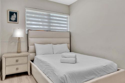 5-10004 E Bay Harbor Dr, Bay Harbor Islands, FL, 33154-1533 | Card Image