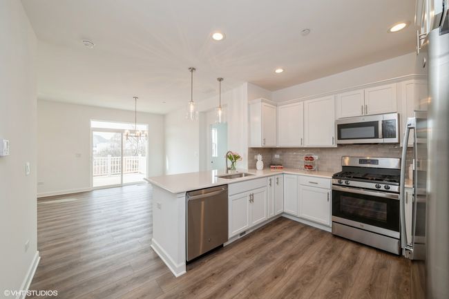 330 W Meister Ave, Condo with 2 bedrooms, 2 bathrooms and 1 parking in Elmhurst IL | Image 7