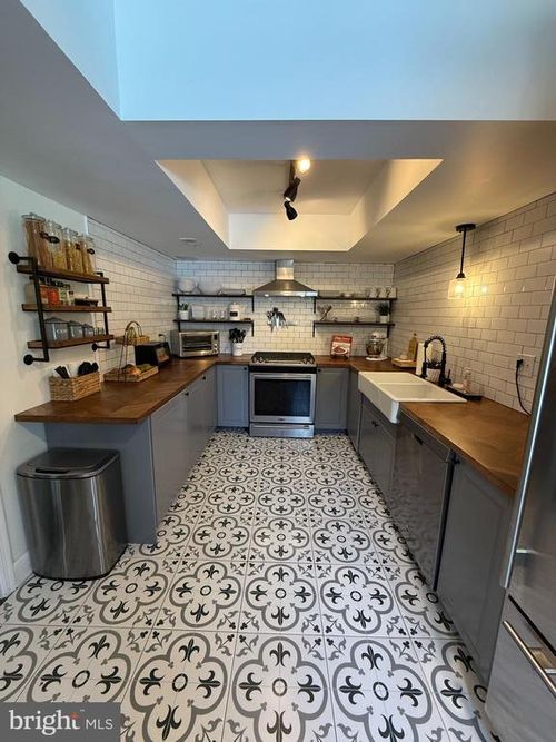 7 Stonybrook Ct, Medford, NJ, 08055-9325 | Card Image