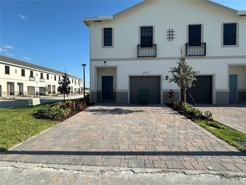 822 Ne 11th St, HOMESTEAD, FL, 33030-4952 | Card Image