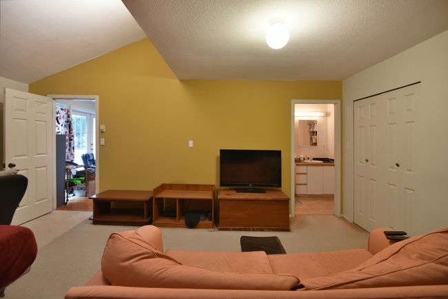 1029 Grandview Road, House other with 3 bedrooms, 2 bathrooms and 6 parking in Gibsons BC | Image 9