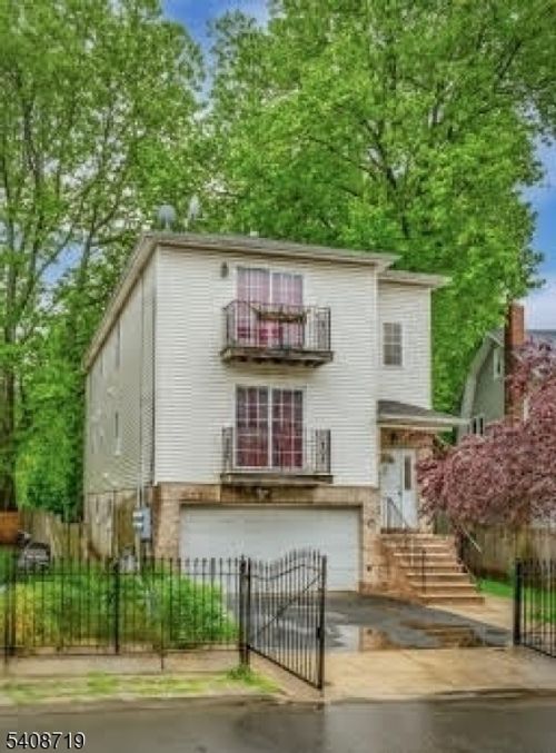 40 Hinsdale Pl, Newark, NJ, 07104-4021 | Card Image