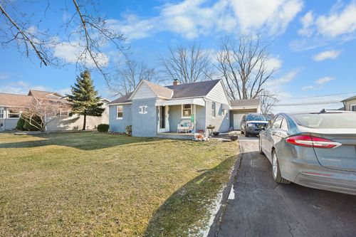 47978 Jefferson Ave, Chesterfield, MI, 48047-2222 | Card Image