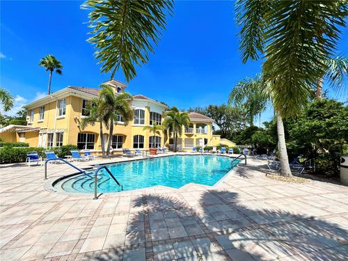 apt-e208-5050 Fairways Cir, Vero Beach, FL, 32967-1856 | Card Image