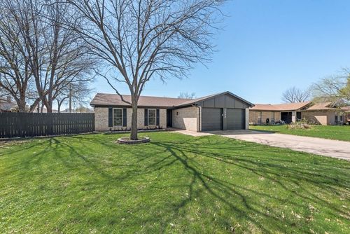 1532 Augusta Rd, Benbrook, TX, 76126-3837 | Card Image