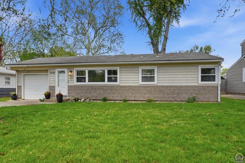 5700 Avalon Ln, Topeka, KS, 66604-2247 | Card Image