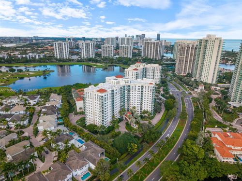 apt-616-19900 Country Club Dr, Miami, FL, 33180-3331 | Card Image