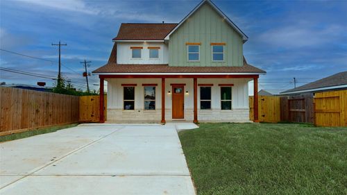 111 N 6th St, La Porte, TX, 77571-3258 | Card Image