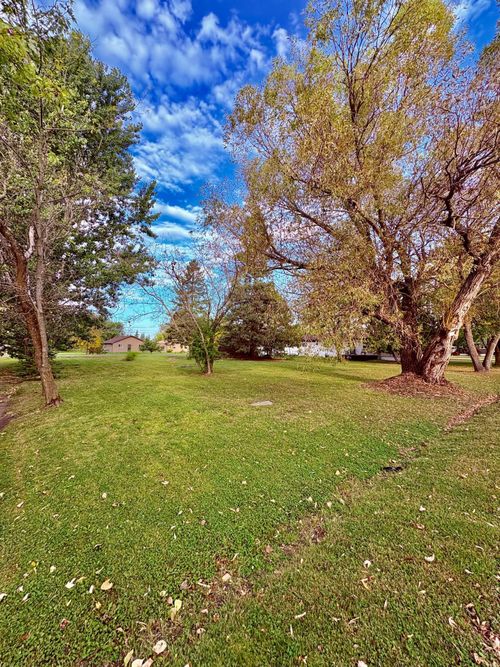 211 7th Ave Se, Baudette, MN, 56623-8805 | Card Image