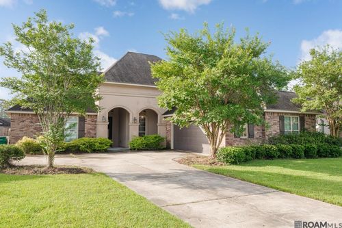 8424 Quiet Creek Dr, Denham Springs, LA, 70726-6620 | Card Image