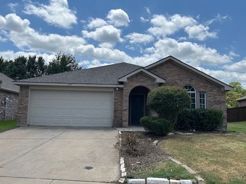 1136 Edgewater Dr, Azle, TX, 76020-5143 | Card Image