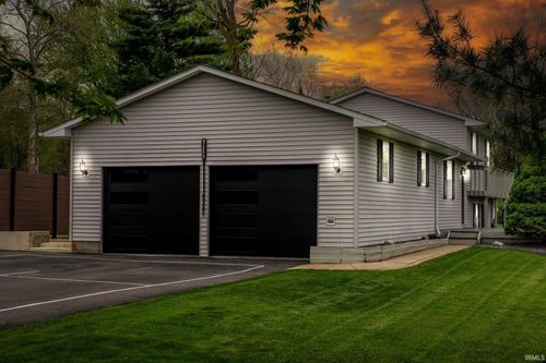 9285 E Sleepy Hollow Pkwy, Cromwell, IN, 46732-9631 | Card Image