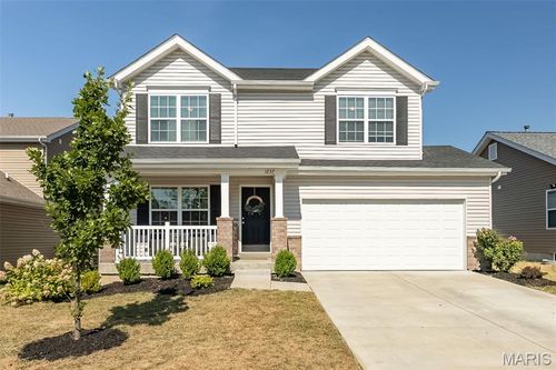 1237 Eskridge Ln, Saint Louis, MO, 63133-2456 | Card Image