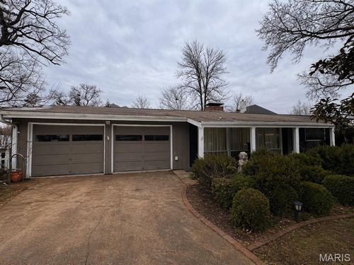 1507 Windridge Dr, Saint Louis, MO, 63131-4145 | Card Image