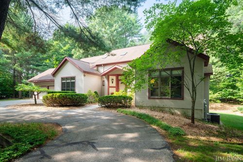 186 Tiffany Ridge Dr, Holland, MI, 49424-6279 | Card Image